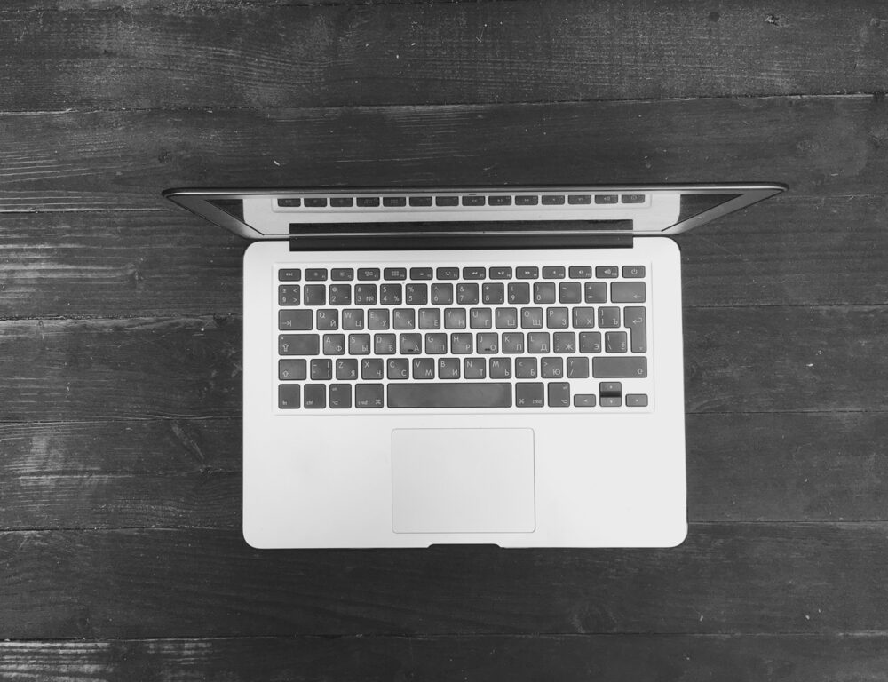 Il Nuovo MacBook OLED: Un Salto Tecnologico o Solo una Moda?