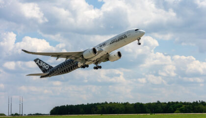 Airbus A350F in volo