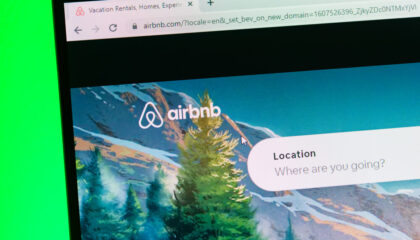 Aggiornamento Airbnb con AI e servizi social