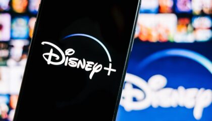 Logo Disney con sfondo di streaming