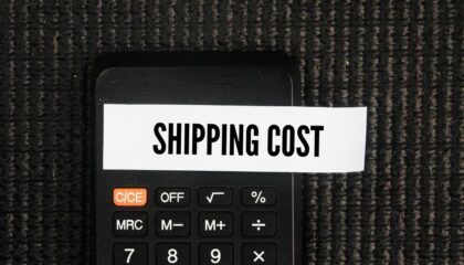 Nuove tasse sui mini pacchi extra UE: handling fee di 2 euro e dazio di 3 euro