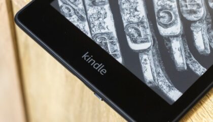 Kindle Paperwhite trasformato in assistente da scrivania